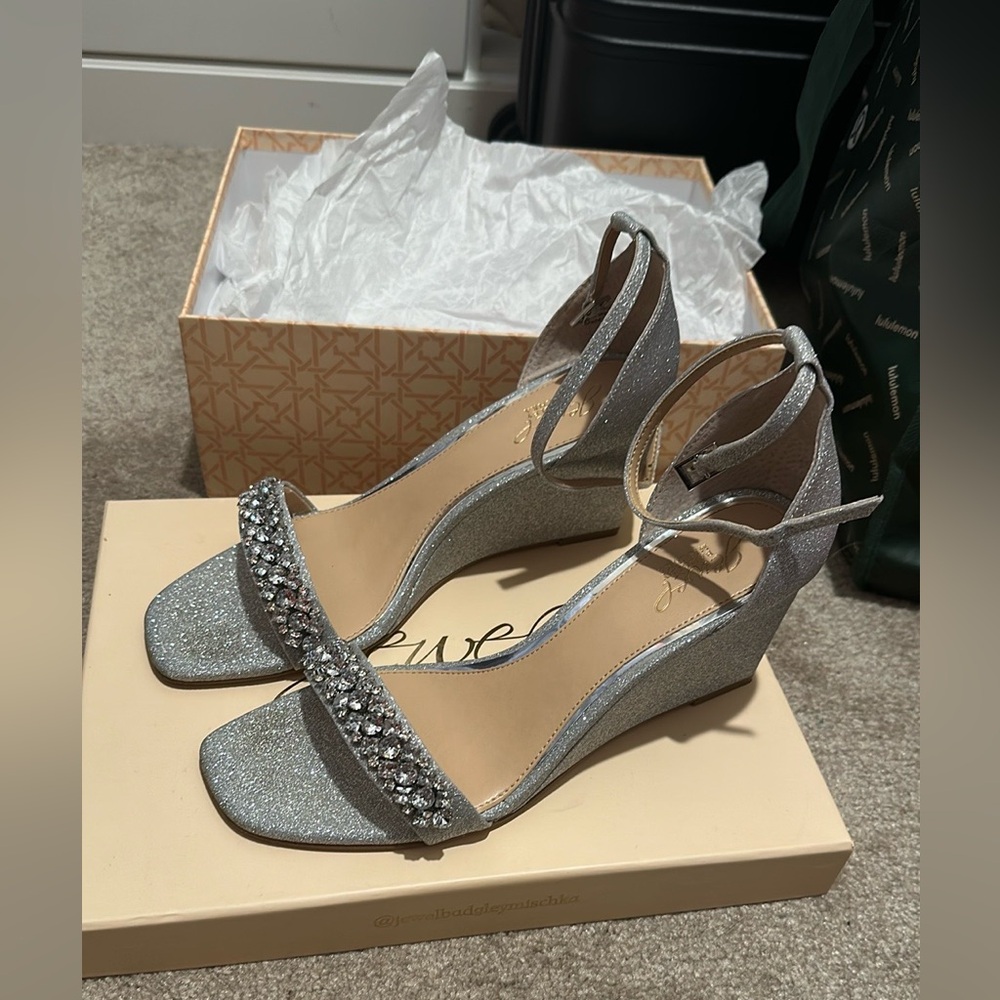Badgley Mischka- Peggy - silver wedge size 10